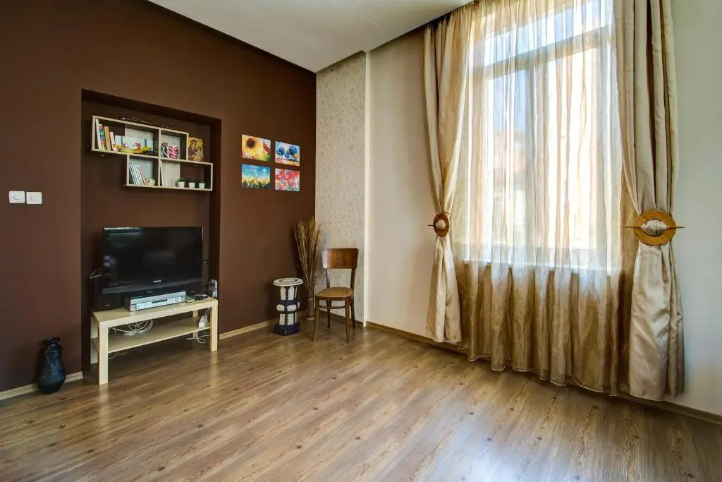 Apartment 65 - Airy Aprt at Top Center