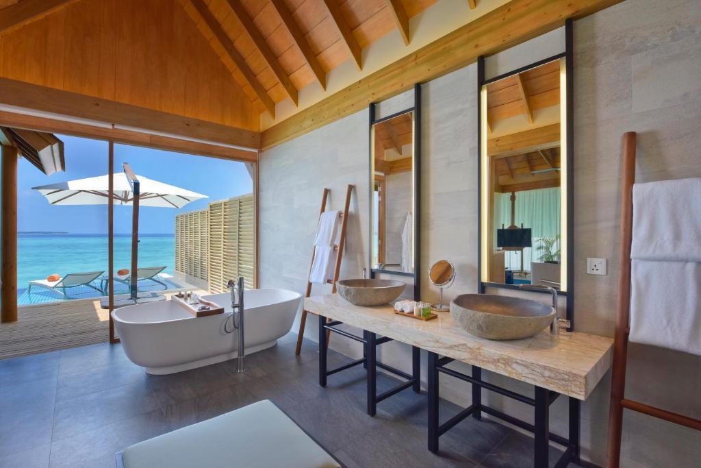 Emerald Faarufushi Resort & Spa