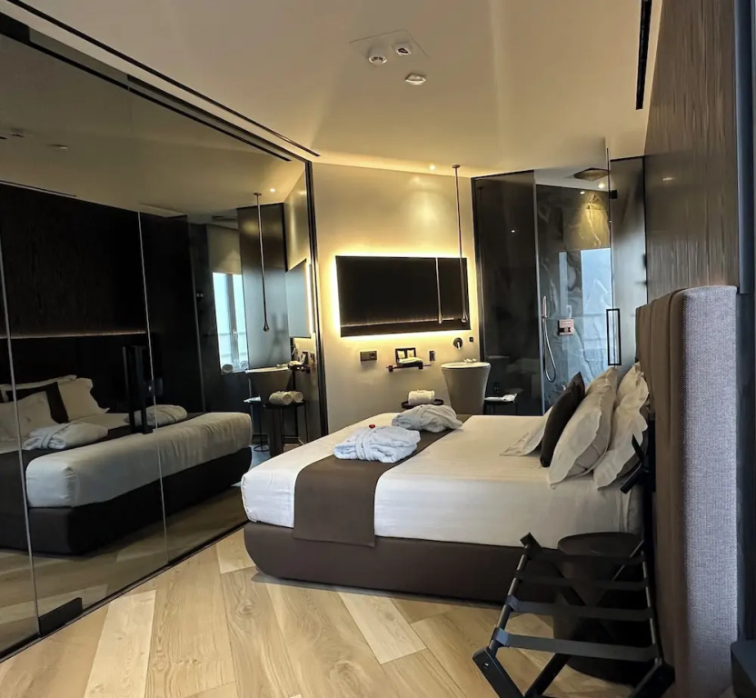 Tritone Luxury Suites Fontana di Trevi — фото