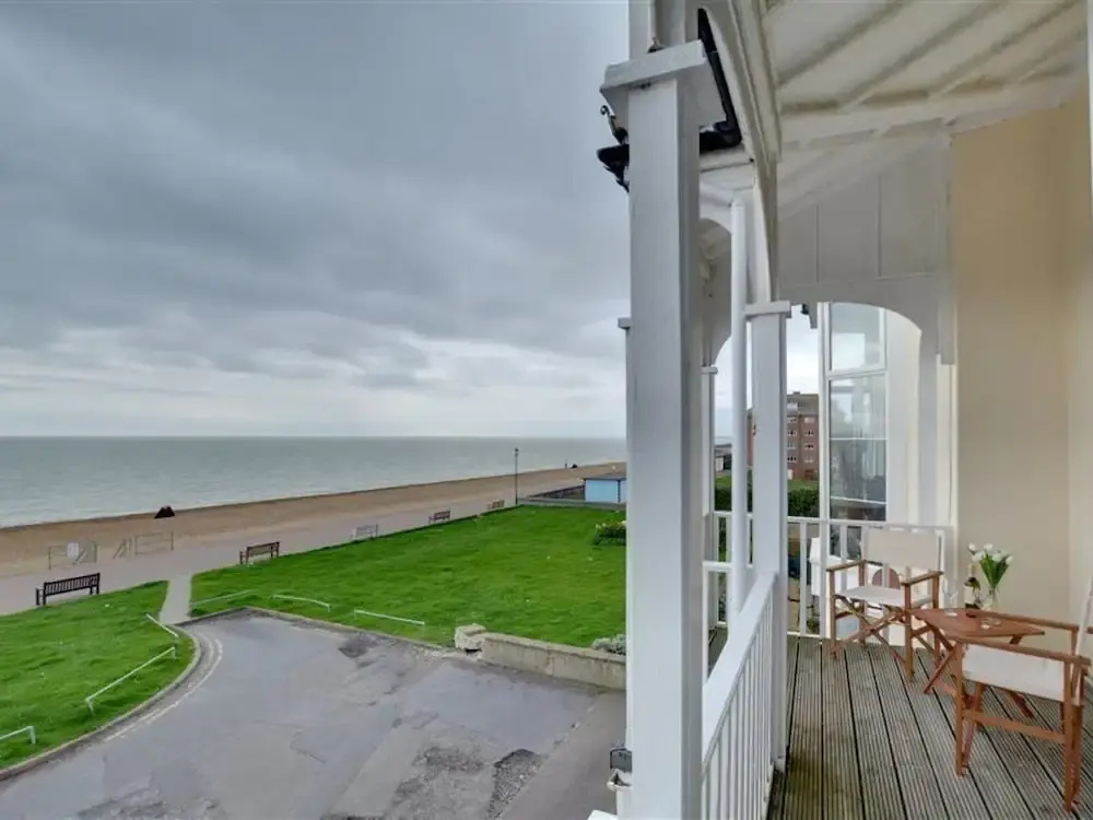 Comfortable Seaside Holiday Home With Stunning Views