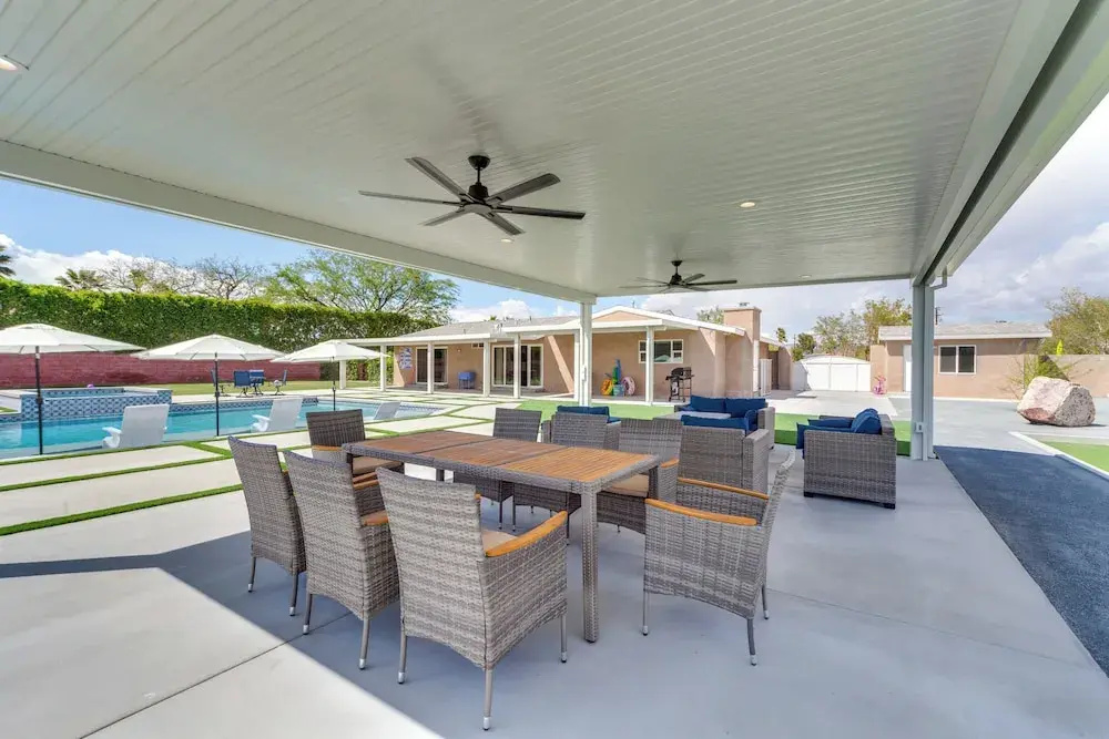 Outdoor Entertainment: Palm Springs Group Escape