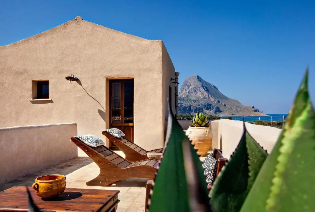 Deluxe Double room with sea view (full double bed)