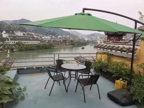 Zhenyuan Xurun Shanju River View Homestay (Zhenjiangge)