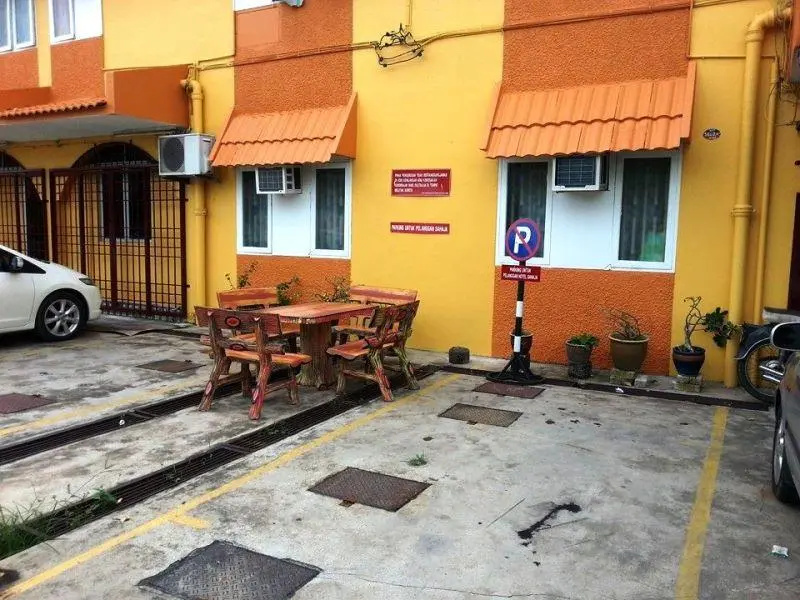 Food & Beverage