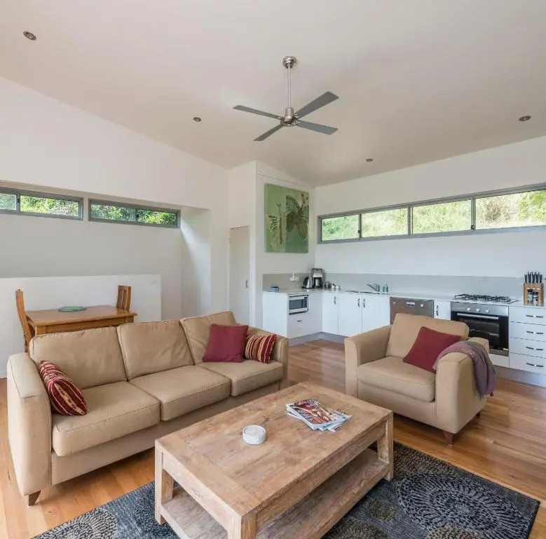 標準雙人房，設有陽台及山景，配有大雙人床