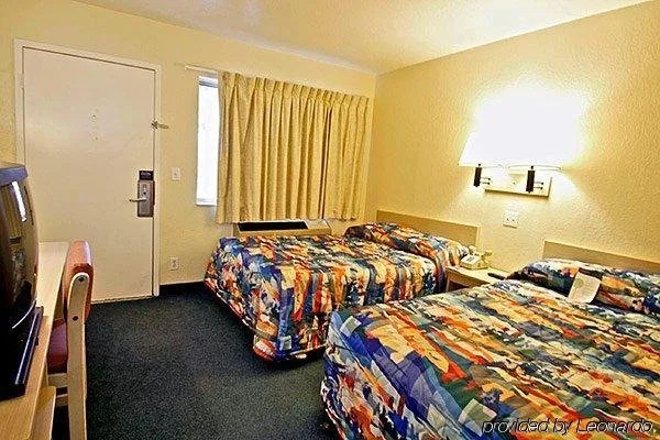 Motel 6 Tampa Downtown