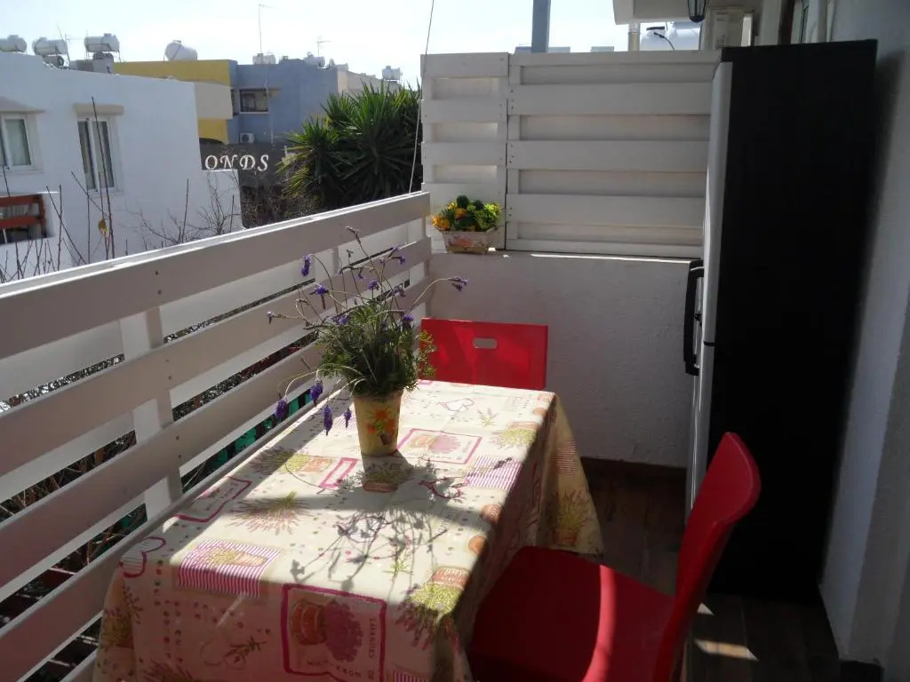 SUNSHINE APTS, TWO BEDROOM , FREE INTERNET, No 3