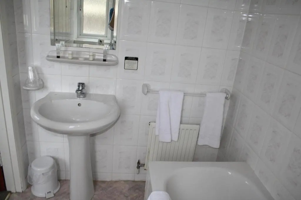 Uno Thames Hotel -Reopened Brand New Again -FREE PARKING - Chambres