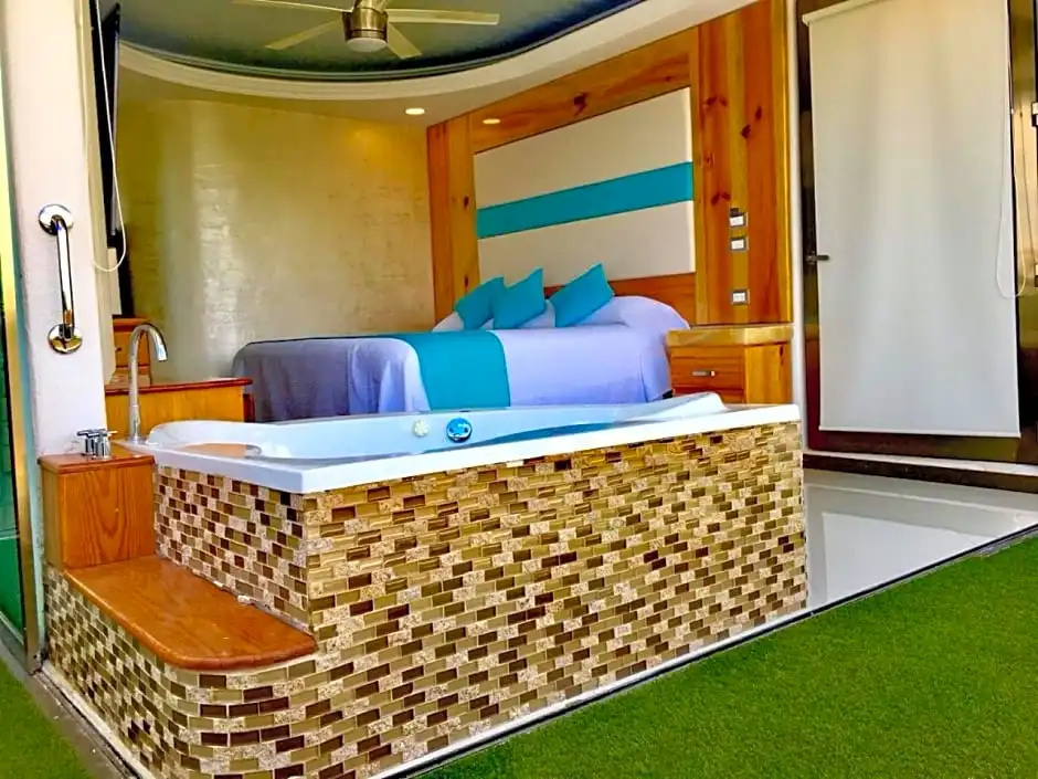 Double Suite (full double bed)