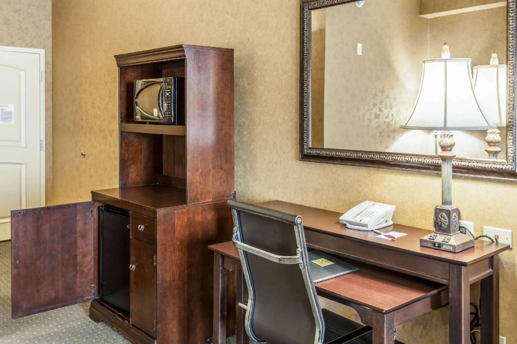 Double Suite full double bed