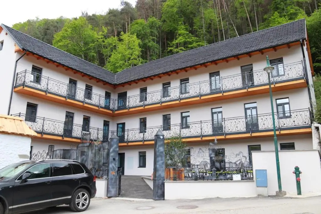 JM Apartments