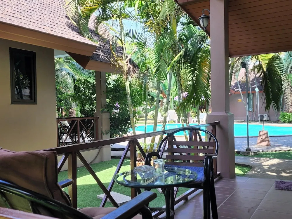1 Bedroom Standard Double room with pool view (twin beds)