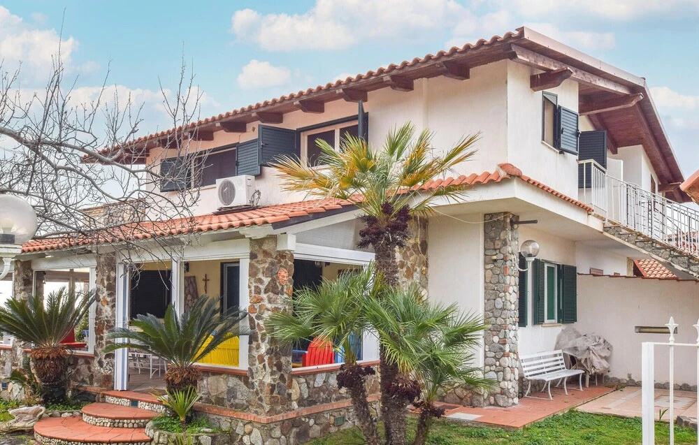 Nice Home in Ricadi With Wifi and 6 Bedrooms