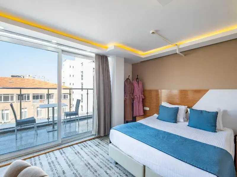 Standard Double room with balcony and with sea view (full double bed)