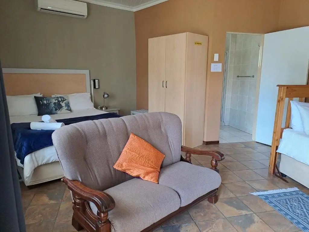 Standard Family room with garden view