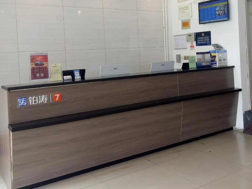 Lobby & Reception
