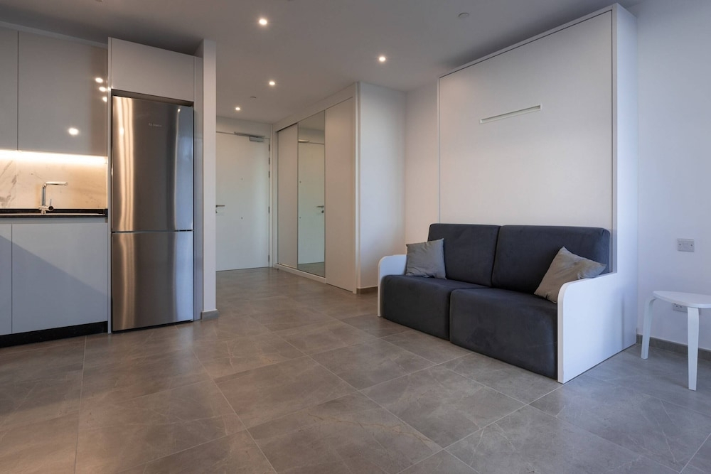 Top Studio With View-hosted by Sweetstay - фото 5