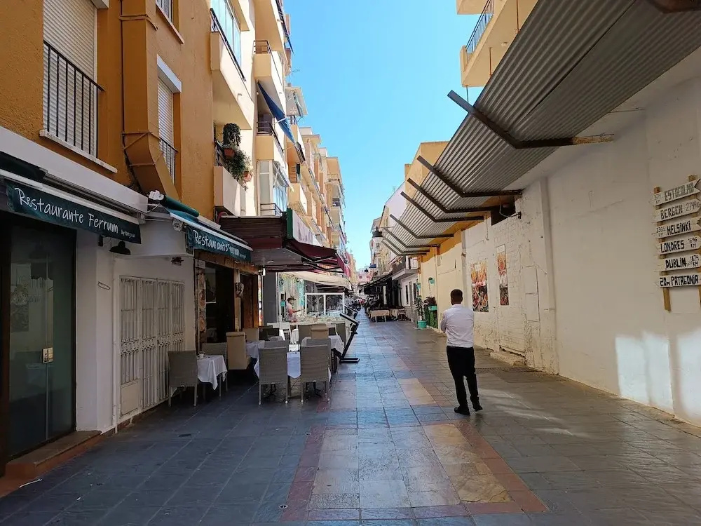 Amazing & Renovated 2-bedroom Flat in Fuengirola