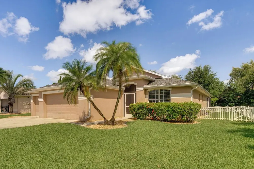 4 Mi to Beaches: Fort Myers Escape w/ Patio