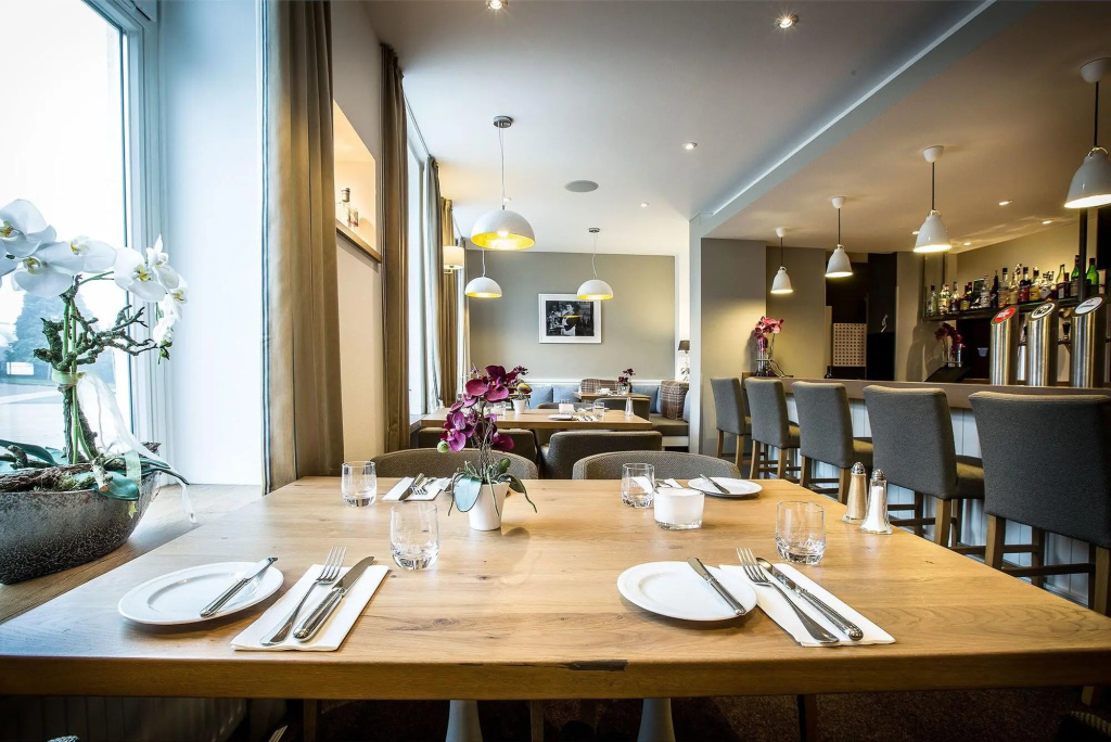 Food & Beverage