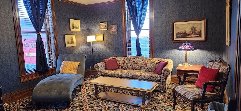 Stampmill Inn Victorian Suites — 4