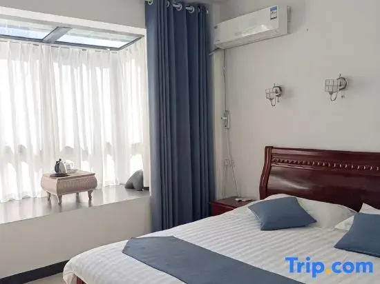 Deluxe Double room (full double bed)