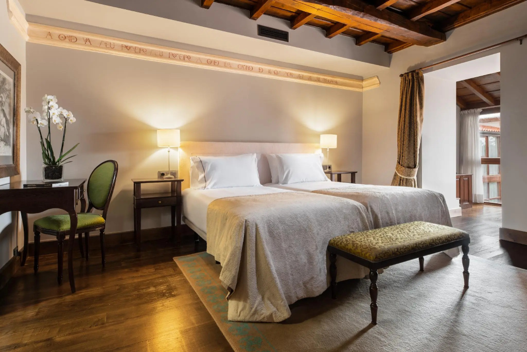 Deluxe Double room (full double bed)