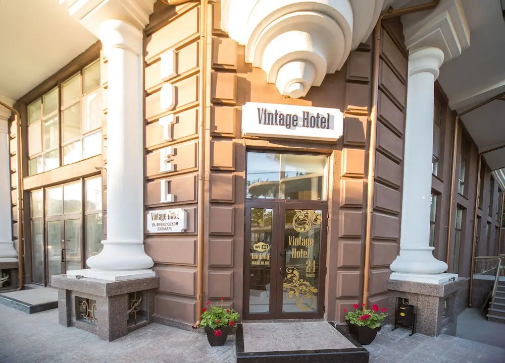 Vintage Hotel on French Boulevard