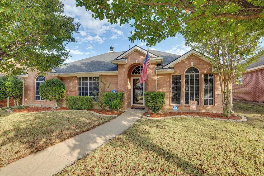 5 Mi to Cedar Hill SP & Joe Pool Lake: Family Home