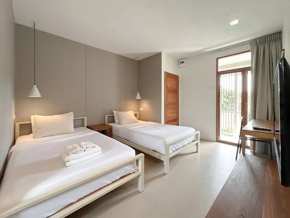 Отель SUNKISS pool.bed.cafe в Бангкоке