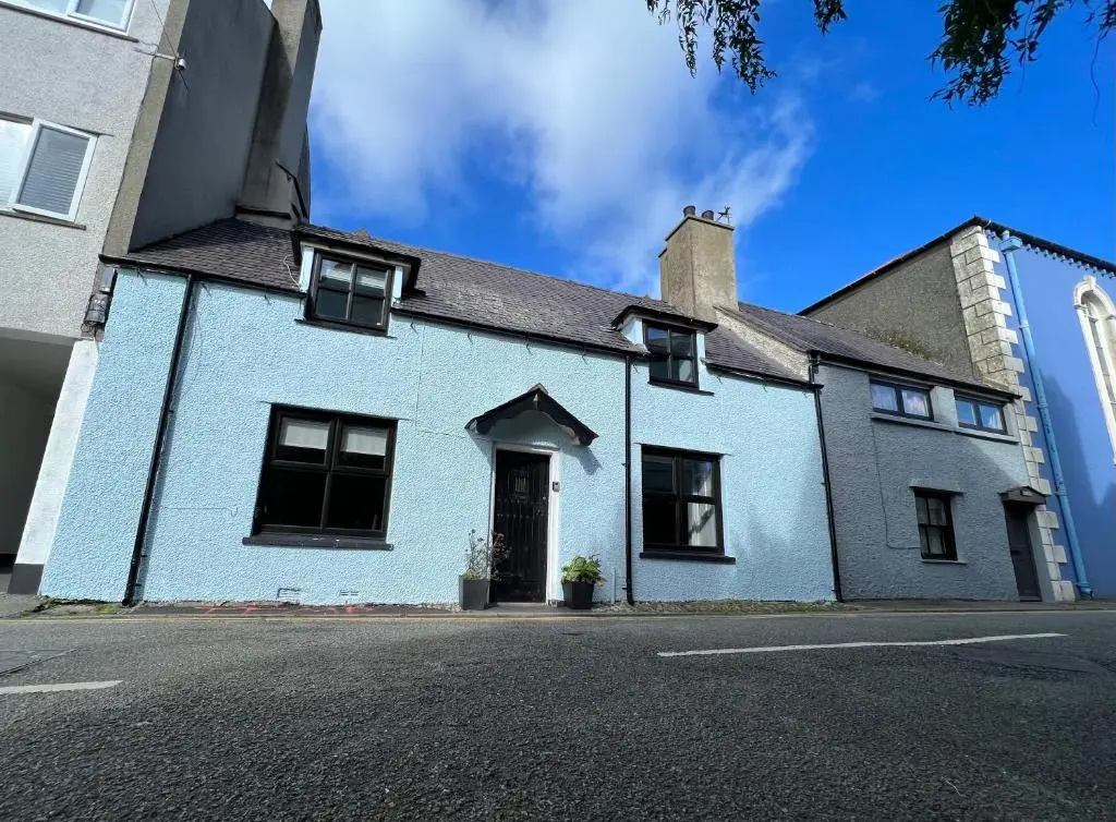 Traditional Cottage- Beams, Log Burner & Sea Views