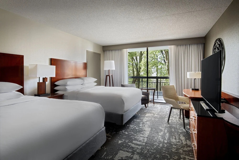 Standard Quadruple Club room with balcony