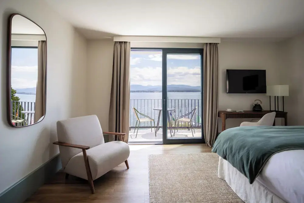 Superior Double room with balcony and with lake view (full double bed)