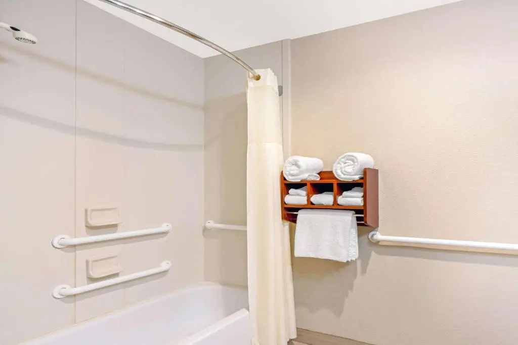 La Quinta Inn & Suites by Wyndham Midwest City - Tinker AFB - Chambres