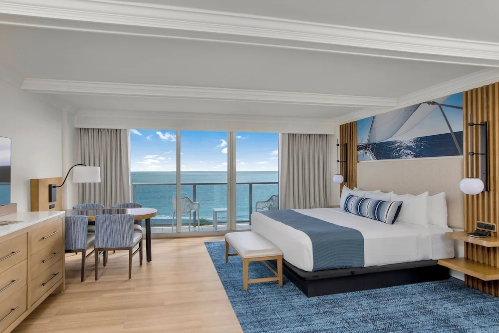 Junior Suite with balcony and oceanfront