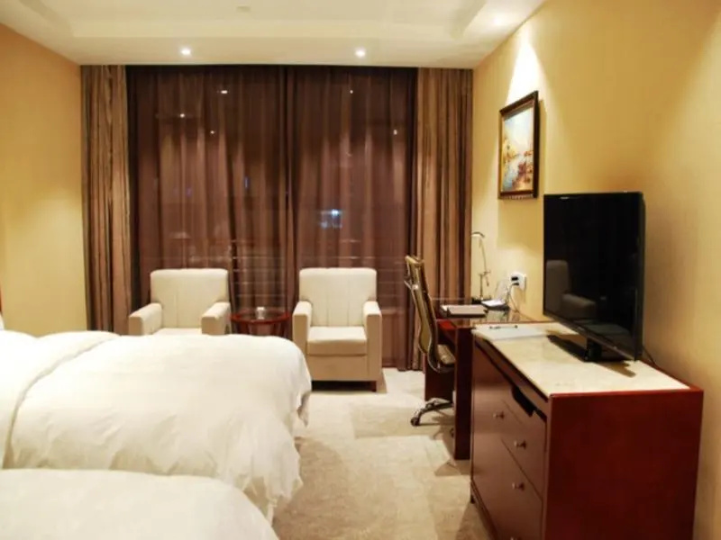 Executive Double Suite with street view full double bed