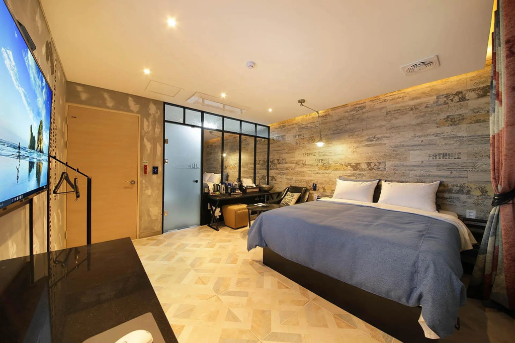 Standard Double room (full double bed)