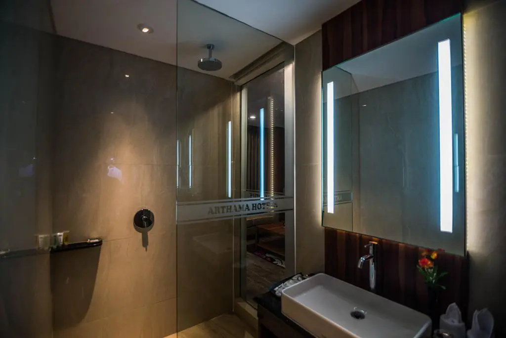 Arthama Hotels Losari Makassar Room Type - Deluxe King