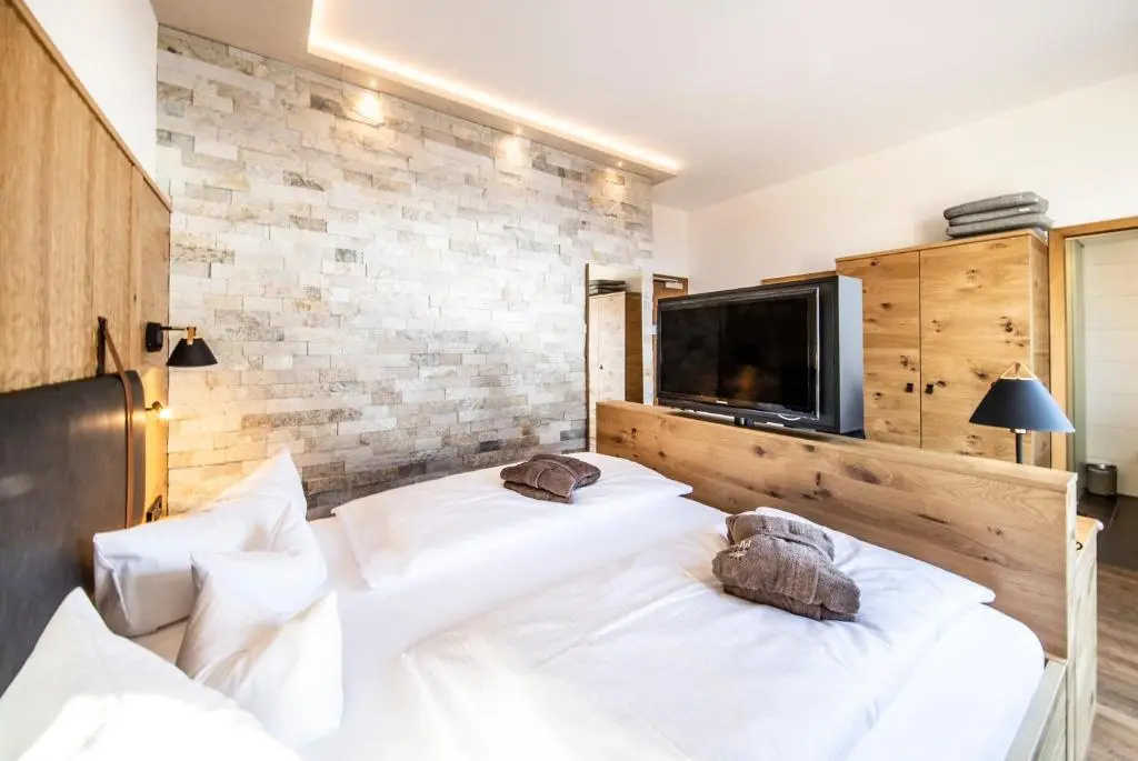Standard Double room with balcony (full double bed)