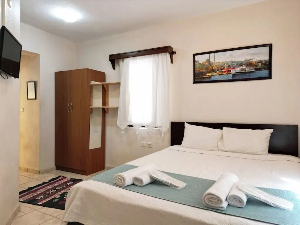 Classic Double room (full double bed)