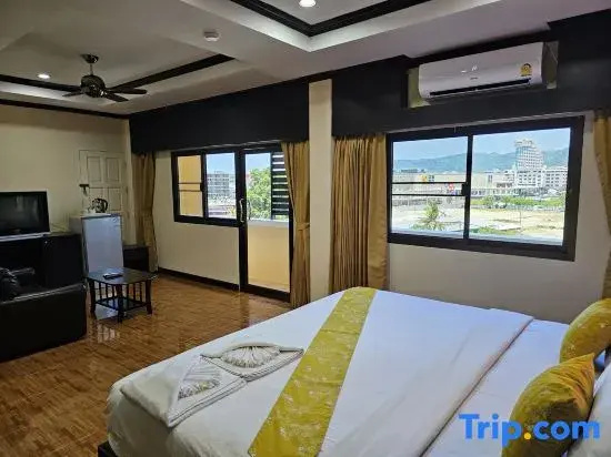 Deluxe Double room with balcony (full double bed)