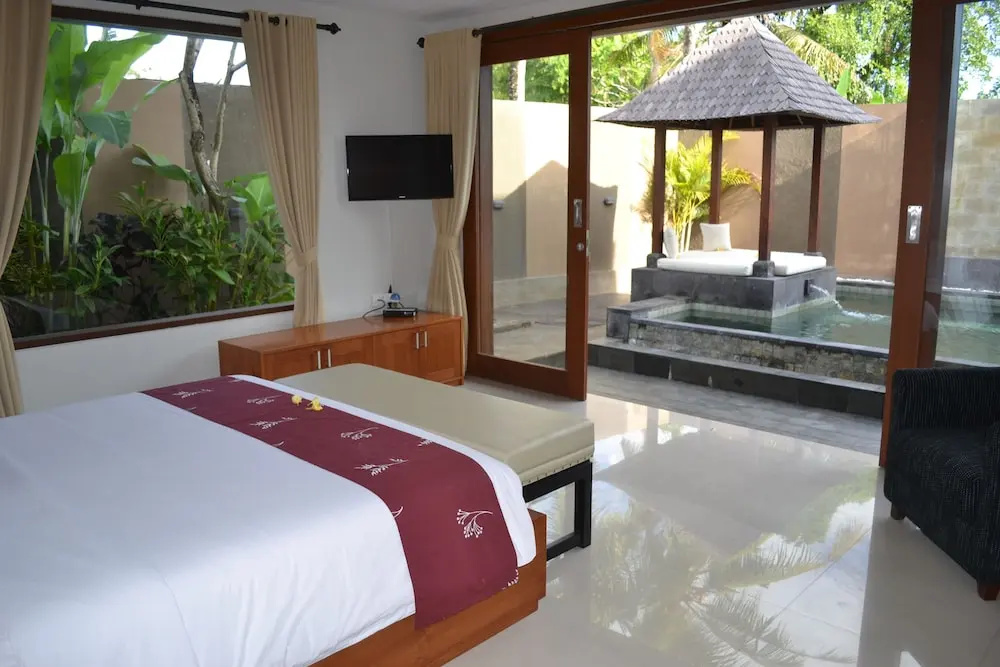 2 Bedrooms Villa