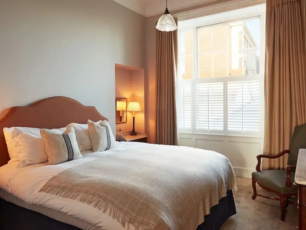 Deluxe Double room (full double bed)