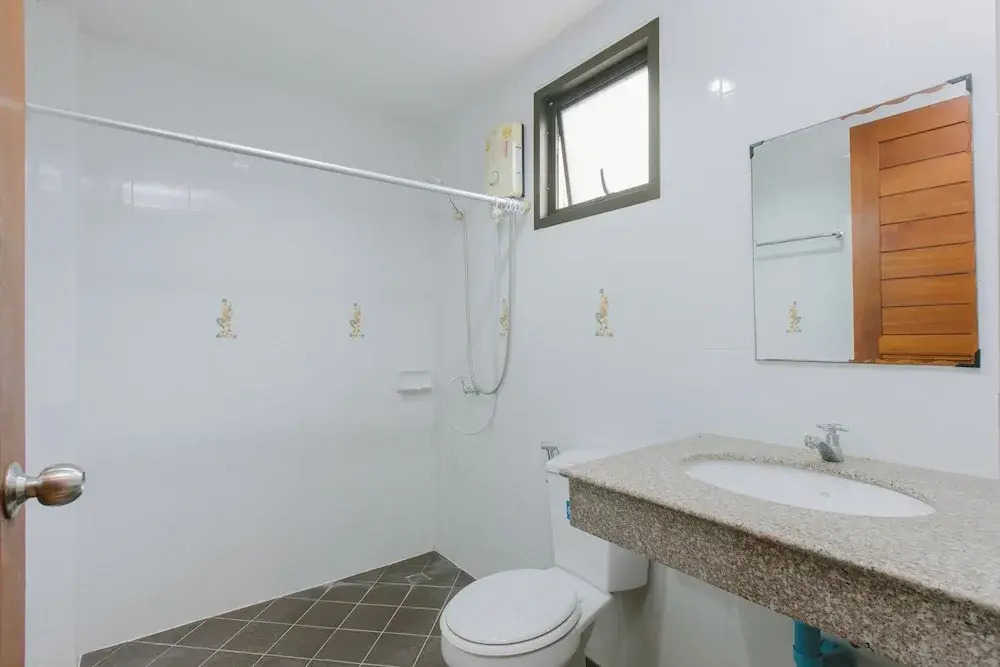Двухместная студия с балконом двуспальная кровать в Kataonsea Bungalows