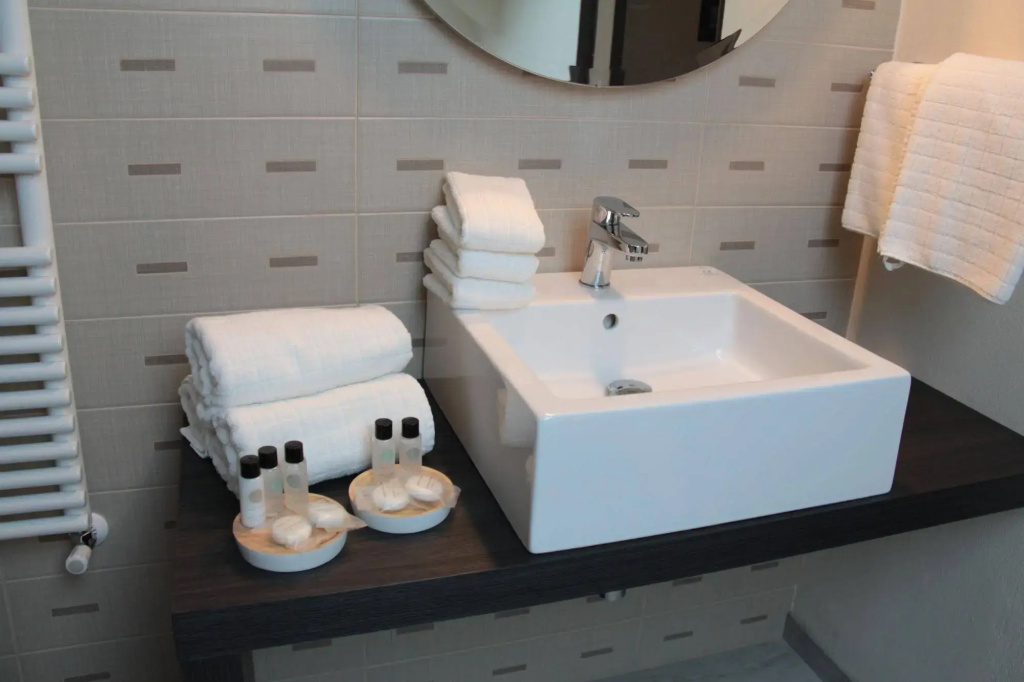 Thea Monza - Général