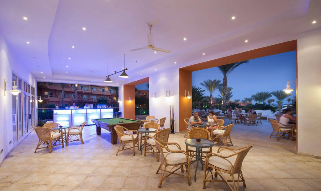 Курортный отель Amwaj Oyoun Resort & Casino — фото