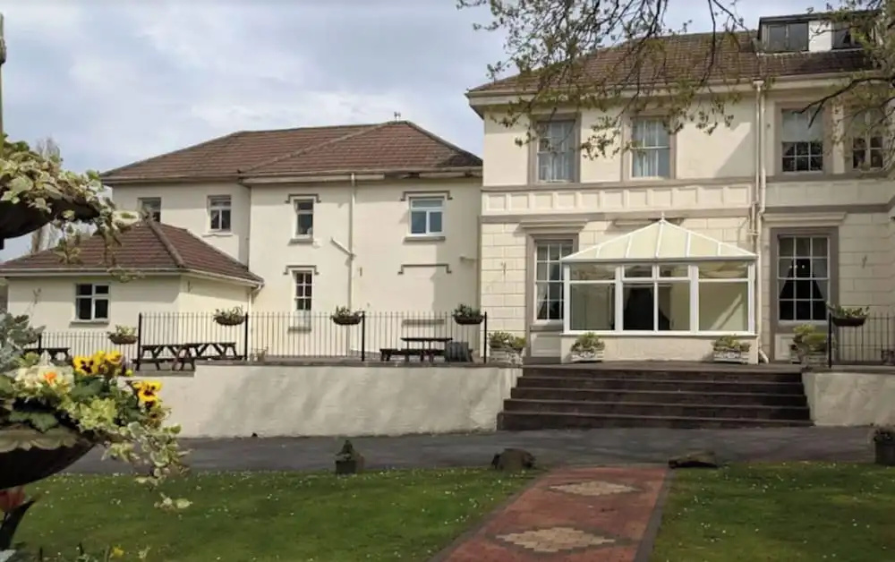 Room 2 Manor Park Country House in Swansea