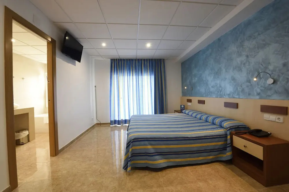 Comfort room with sea view