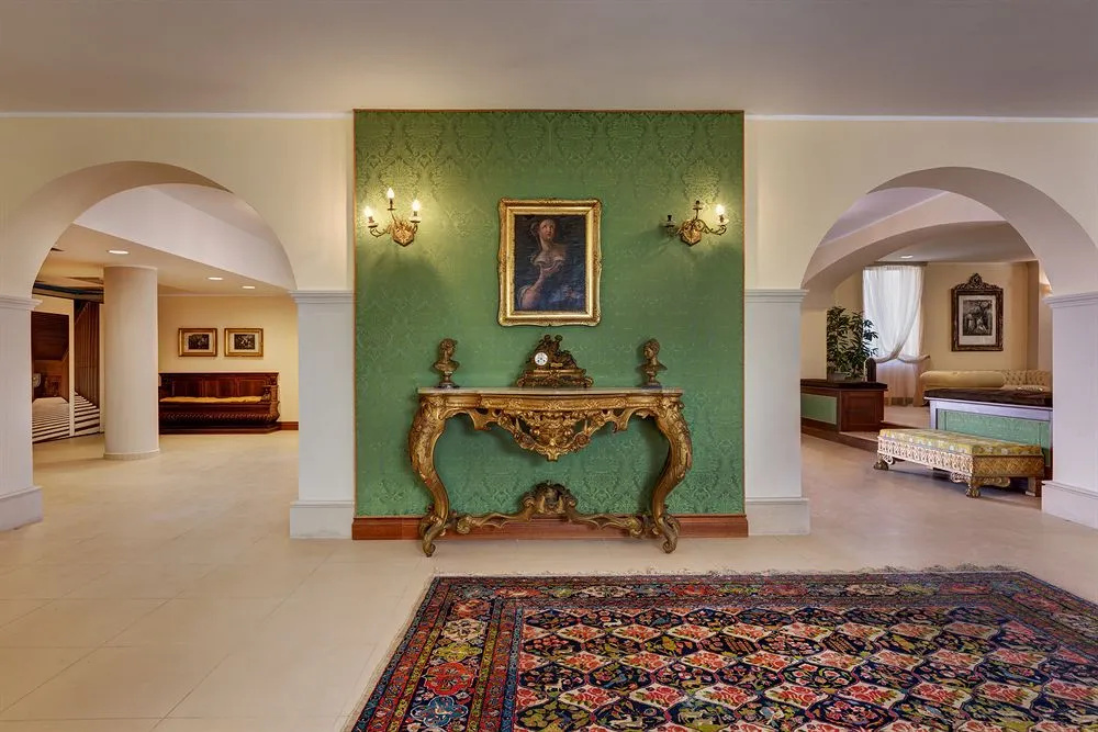 Lobby & Reception