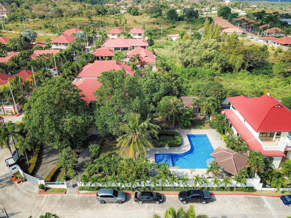 5 BR Pool Villa Close to Beach CV5